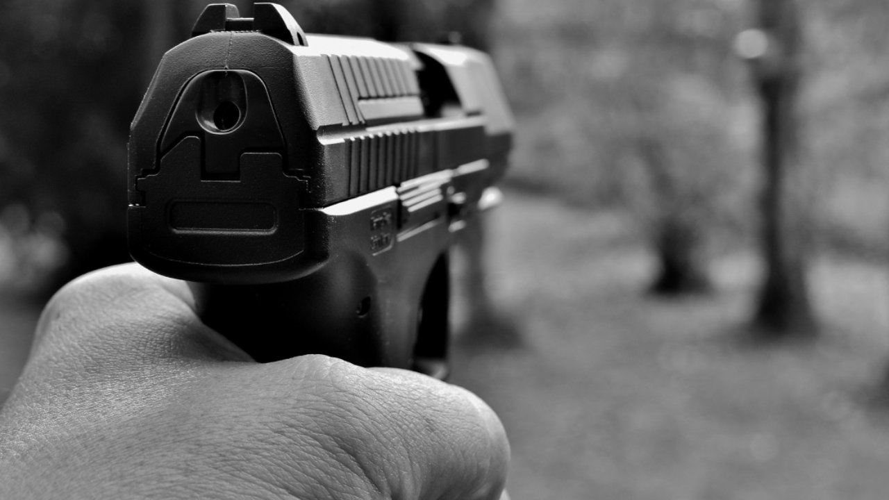 Donna uccisa pistola (pixabay)