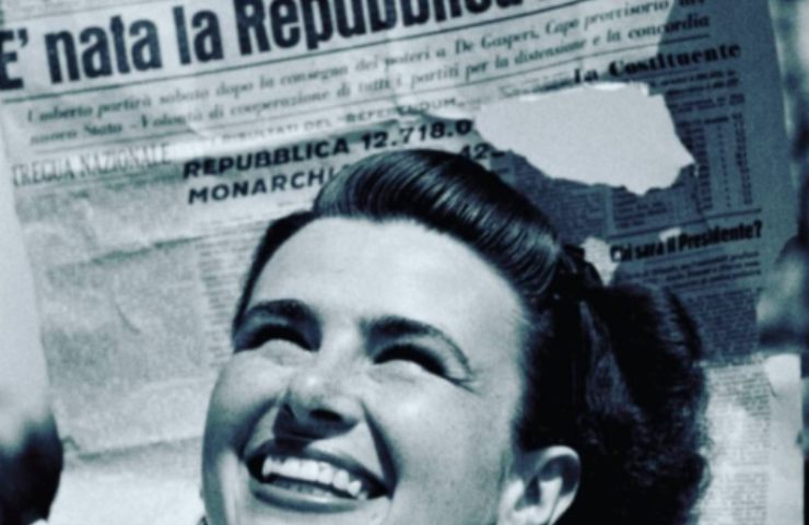 Repubblica Italiana donna con giornale (Instagram)