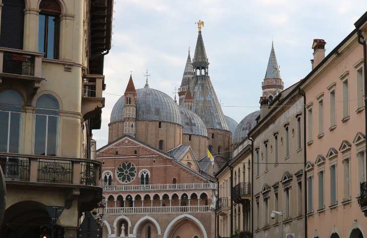 Strada cittadina (pixabay)