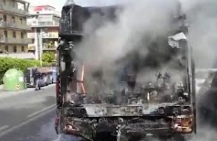 bus fiamme