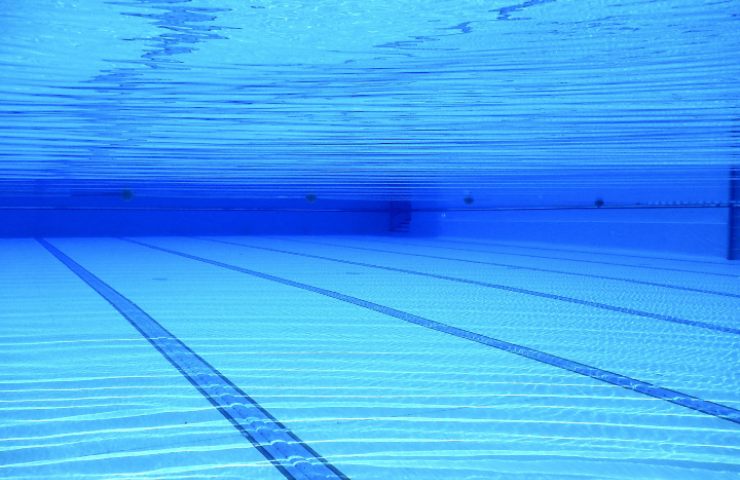 Quindicenne muore dopo essersi tuffato in piscina