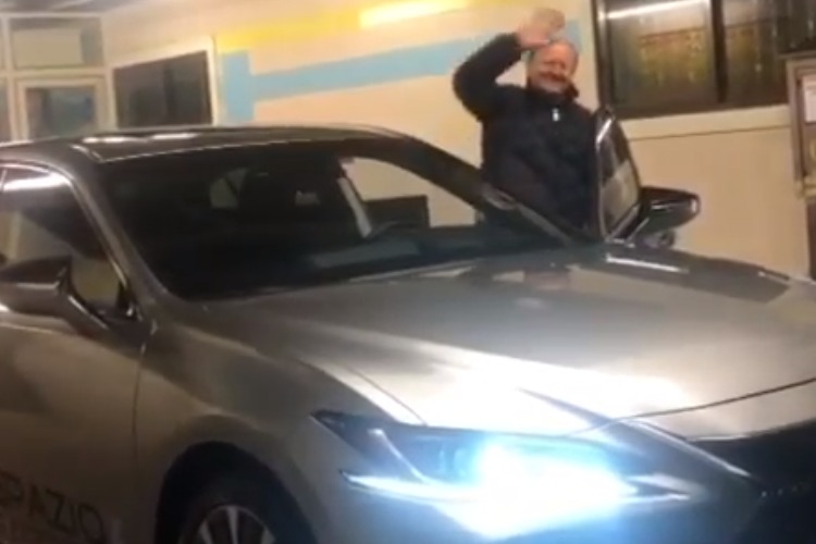 massimo boldi nuova auto lexus