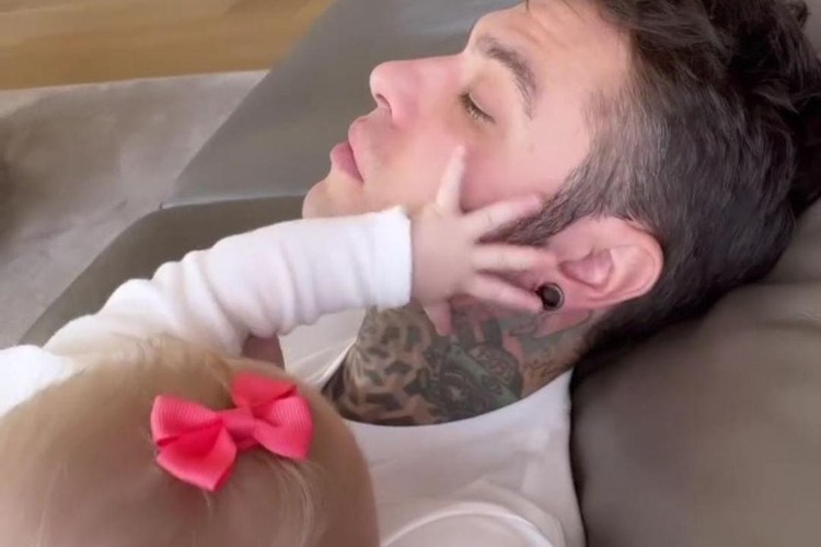 fedez vittoria instagram dilatatore ossessione