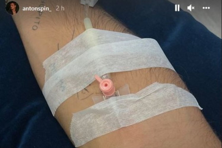 storia instagram antonino spinalbese incidente flebo