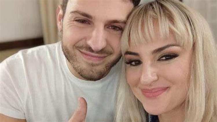 arisa e vito sorridono