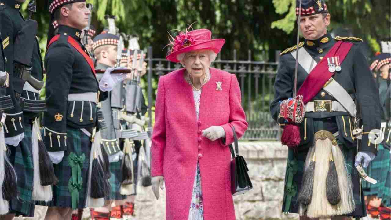 regina elisabetta ii uk dama di compagnia