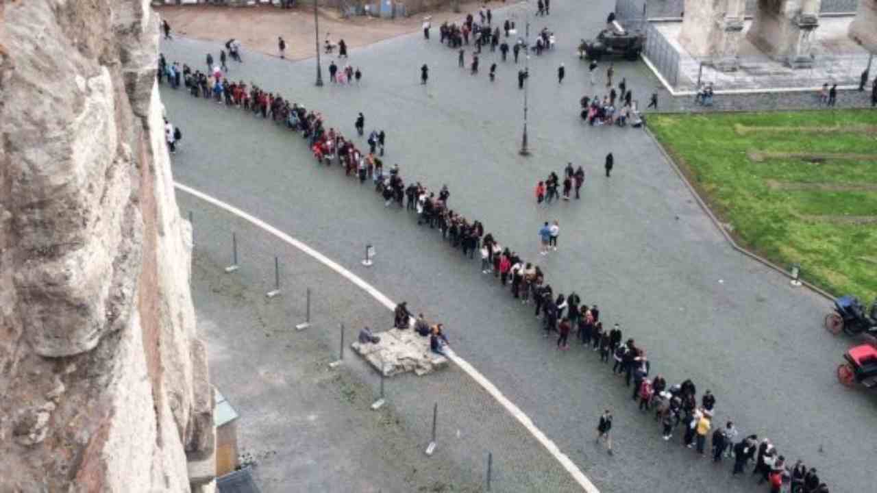 Fila al Colosseo