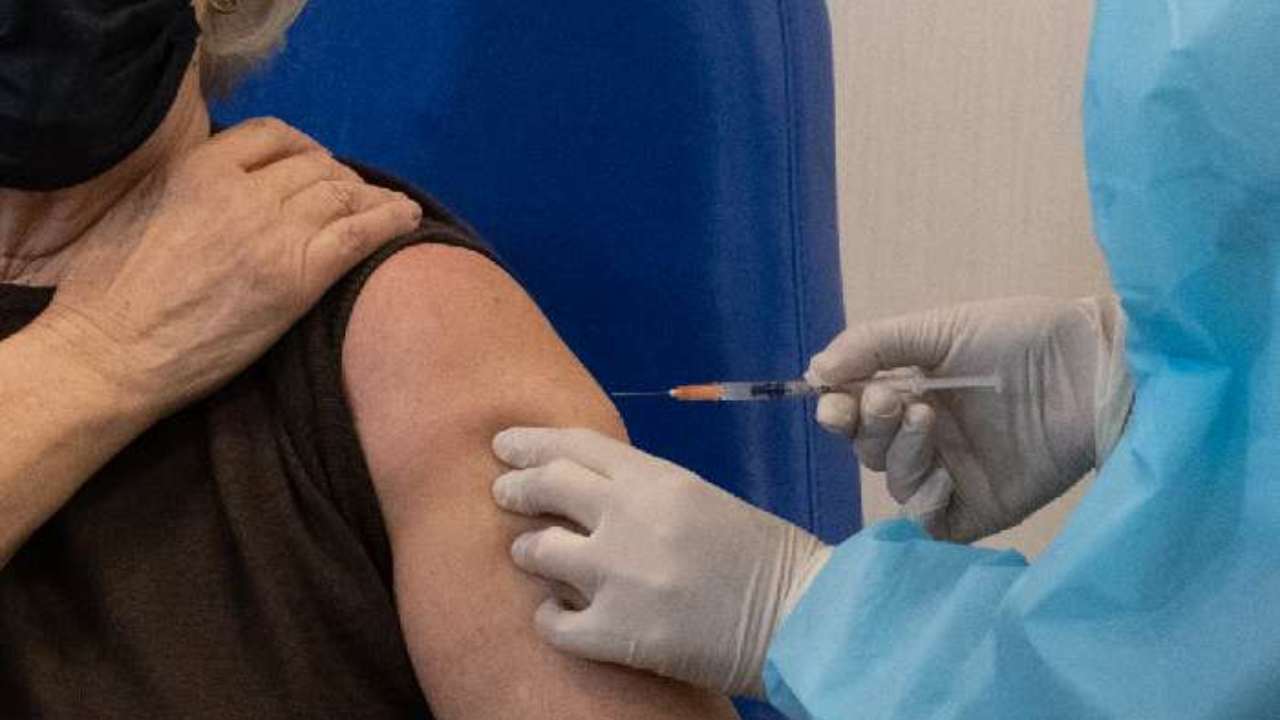 Allarme salute, necessario un ulteriore vaccino | Ecco dove e chi dovrà farsi inoculare