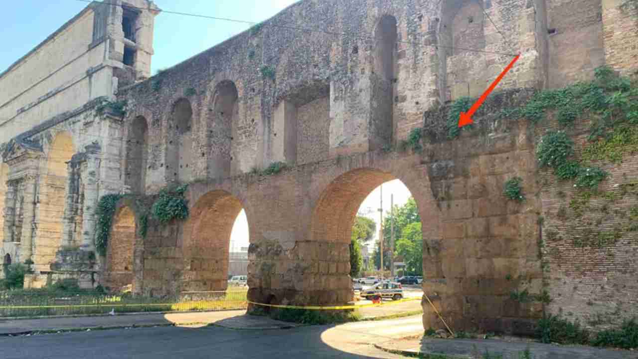 Porta Maggiore danneggiato 