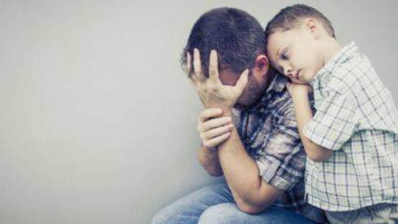 Padre e figlio tristi (Fonte web)