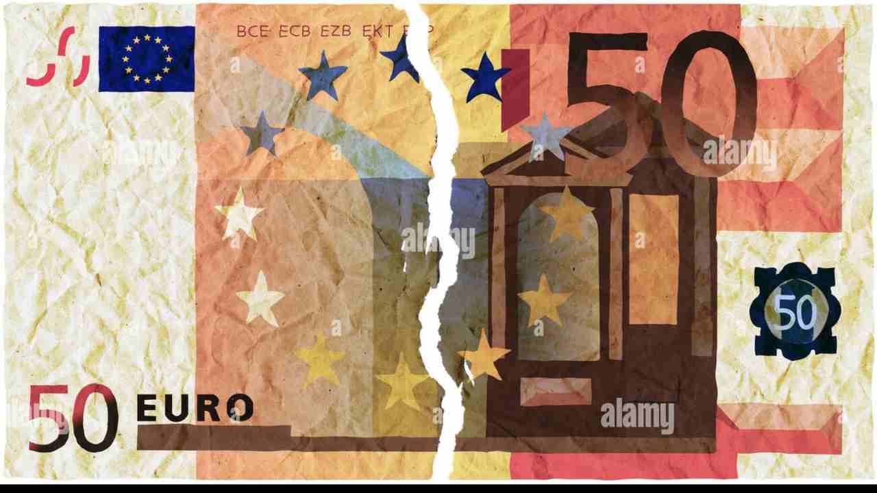 Banconota strappata(chesuccede29/07/2022)