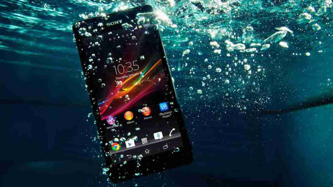 Smartphone in acqua(13/07/2022)