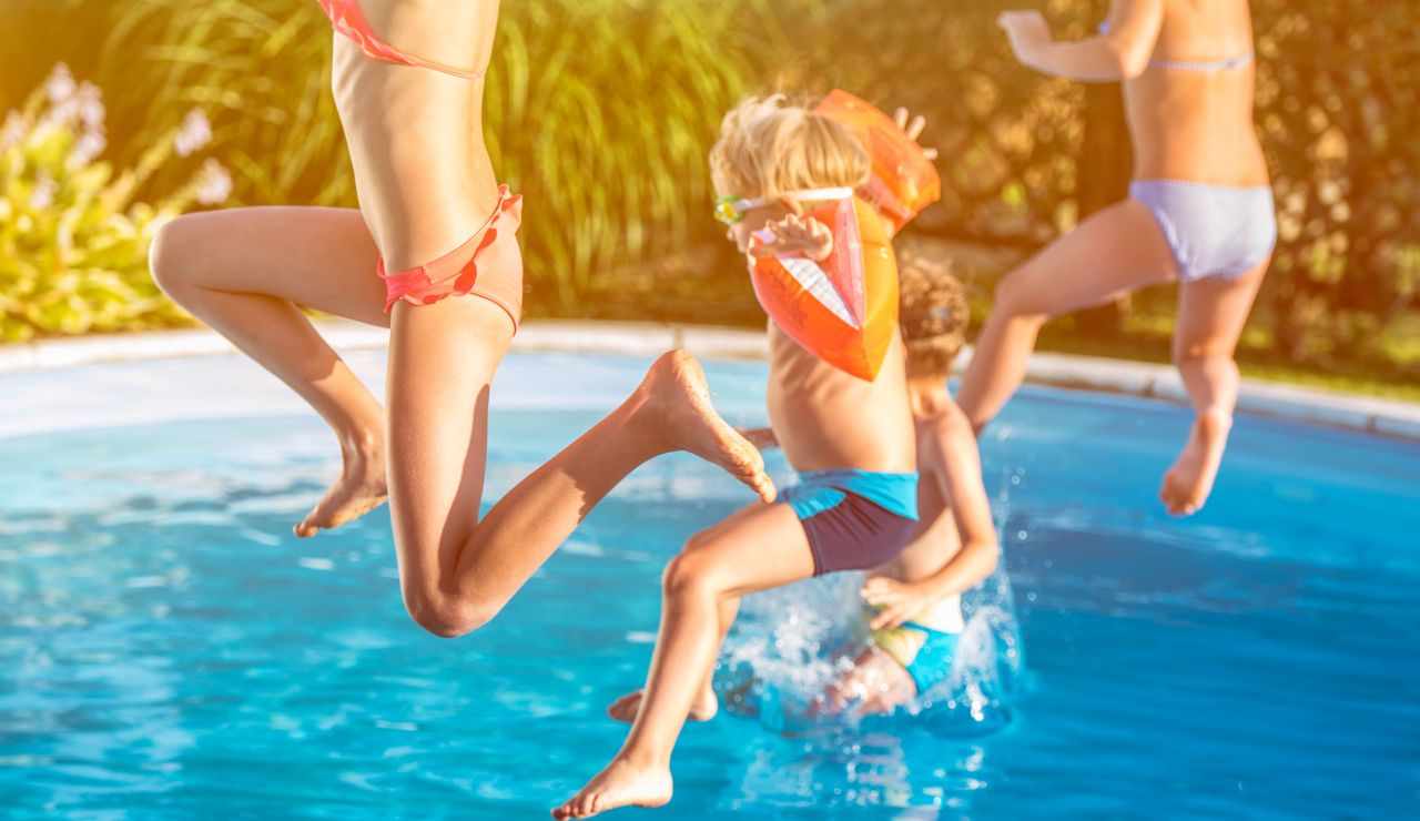 No subestimes estos síntomas en tu hijo: si los carga después de la piscina, corre al hospital
