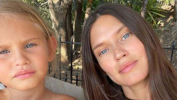 Bianca Balti e la figlia sono uguali 