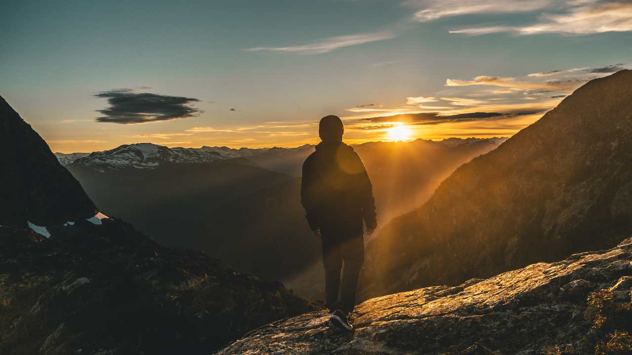 Ragazza precipita dal monte