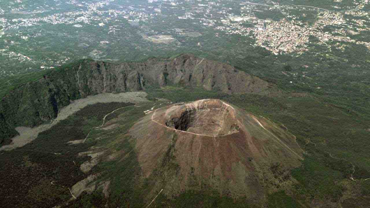 cade nel Vesuvio