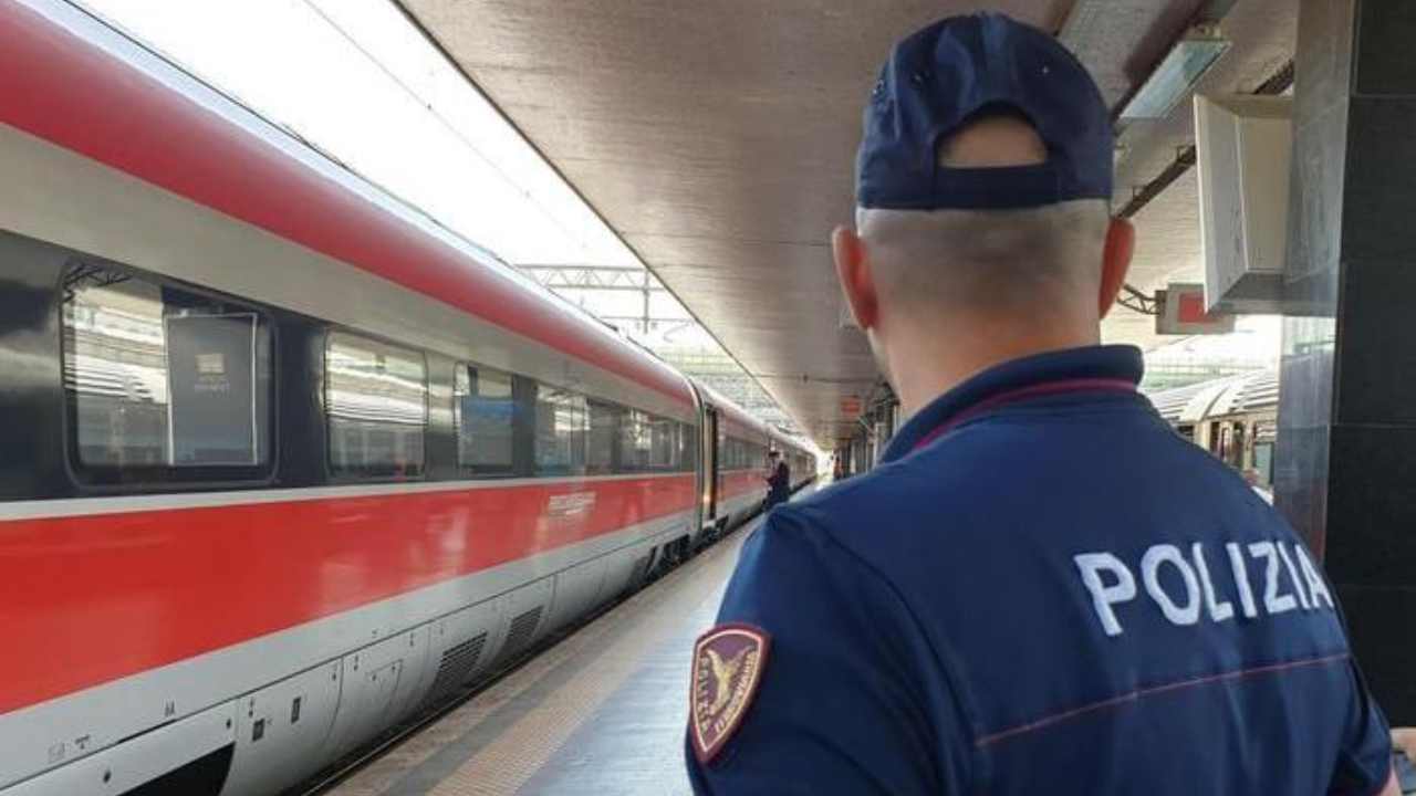 Minaccia ragazzi sul treno 