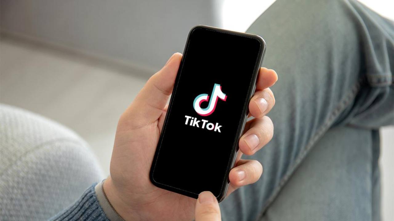 Il nuovo trend di Tik Tok fa impazzire il web