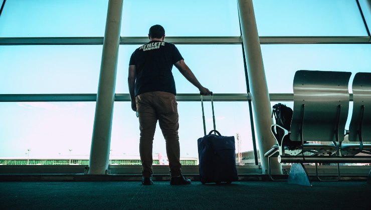 Uomo fermato in aeroporto