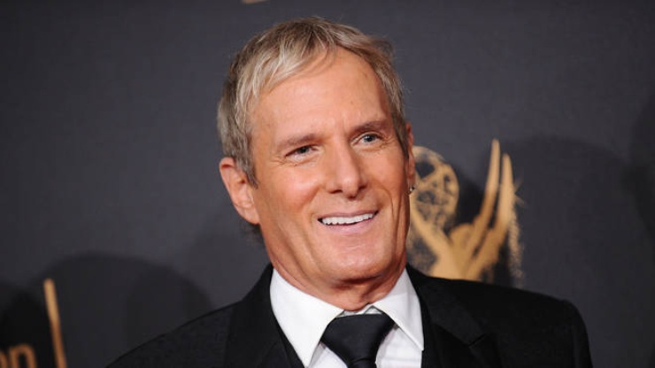 Donna chatta con Michael Bolton e perde 16 mila euro