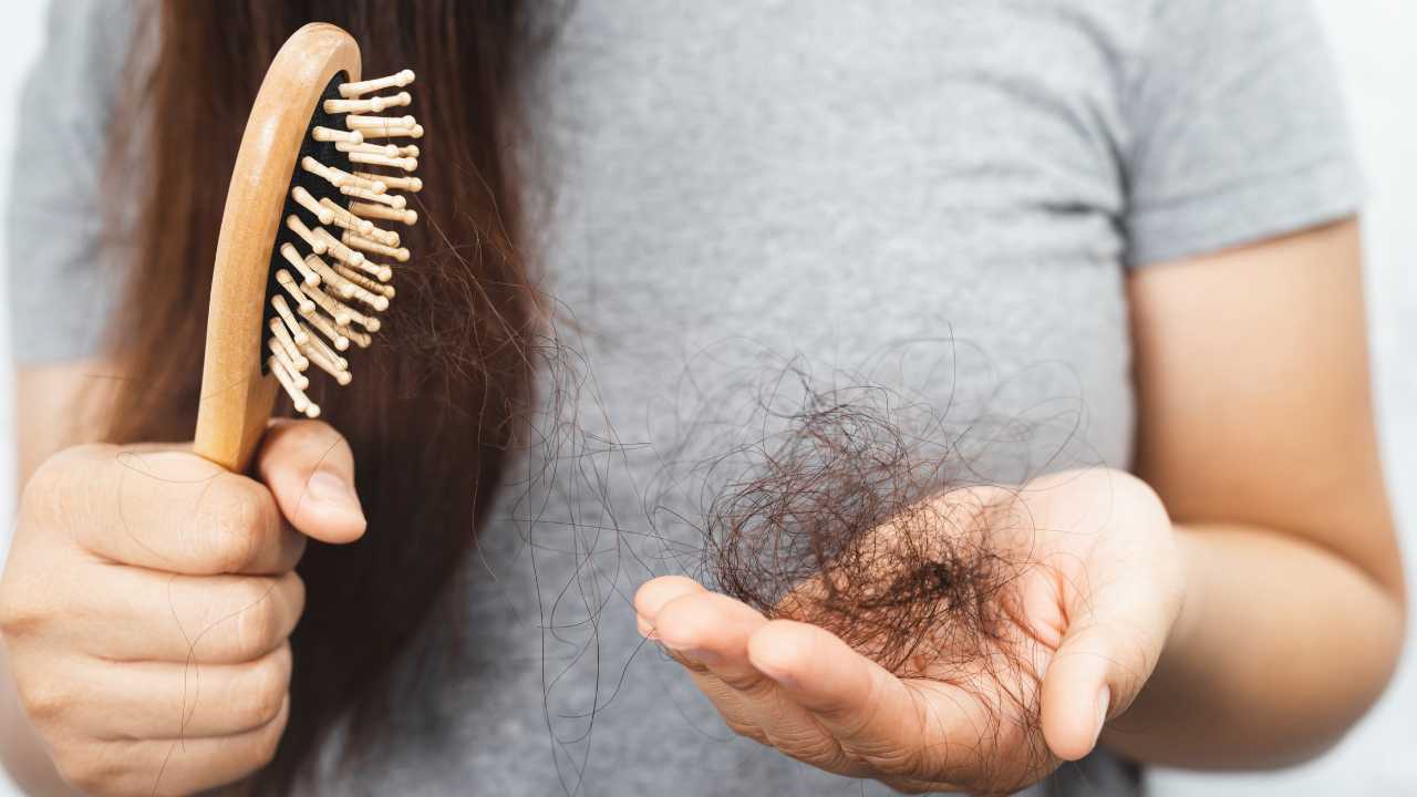 Ecco la causa della caduta dei capelli