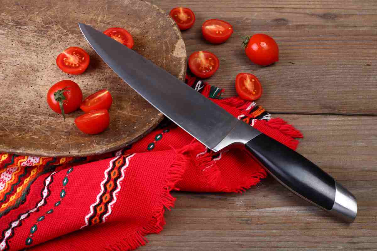 Coltello per tagliare alimenti