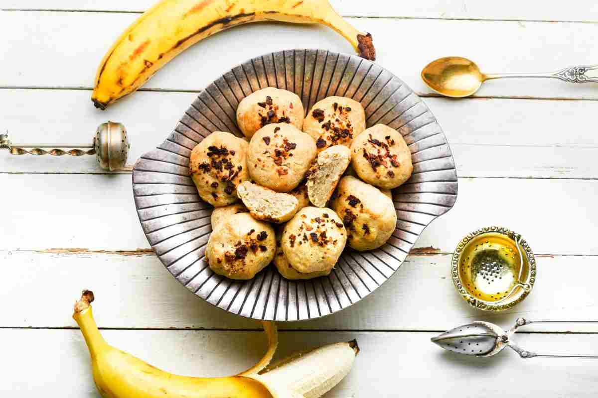 Biscotti banana e mirtilli preparazione