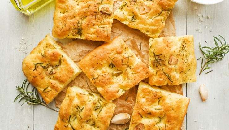 Focaccia alla cipolla e rosmarino